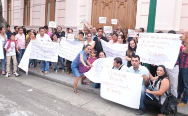 Hasta la Gobernación llegaron docentes del Catatumbo para expresar su inconformidad con el nombramiento provisional de la planta de docentes de la región. Obando