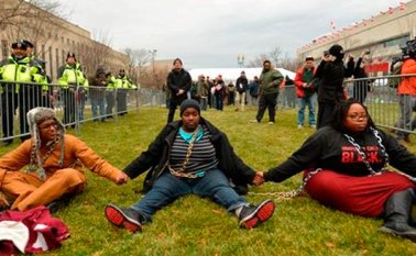 Manifestantes armaron cordones humanos cerca al capitolio. Twitter