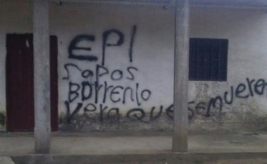 Las casas tienen grafitis del Eln y el Epl, grupos que hacen presencia en esta zona. Cortesía
