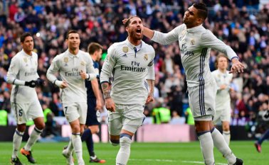 Sergio Ramos marcó a los minutos 35 y 43 los tantos del triunfo del Madrid. AFP