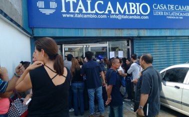 El gobernador tachirense José Gregorio Vielma Mora sostuvo que Venezuela inició las operaciones en las casas de cambio respetando la solemnidad y la Tasa Representativa de Mercado de Colombia. Archivo