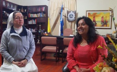 La docente Mireya Acevedo hizo el empalme con la hermana, Leonilde Morantes. Roberto Ospino