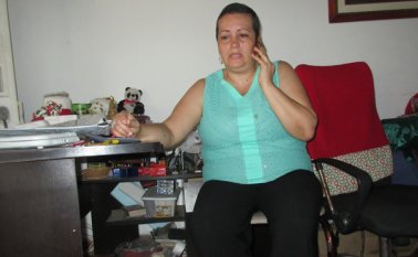 Albertina Omaña volvió a denunciar, el lunes, que pese a que una tutela le ordenó a Cafesalud practicarle una cirugía por el cáncer del seno que padece, la Eps no ha procedido. Orlando Carvajal