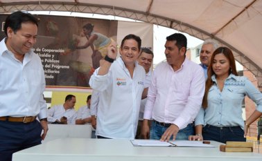El vicepresidente firmó el miércoles en Cúcuta el proyecto de vivienda gratis que beneficiará a 50 familias de Silos. Edinsson Figueroa