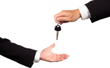 Haga todos los respectivos trámites cuando compre o venda un vehículo de usado. Tomada de Internet