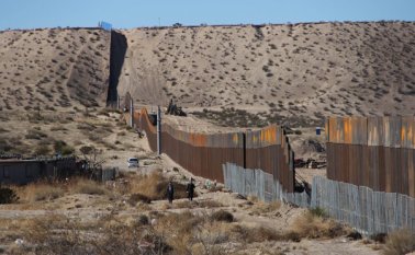 El valor del muro que ordenó construir Donald Trump es entre 12 y 15 mil millones. AFP