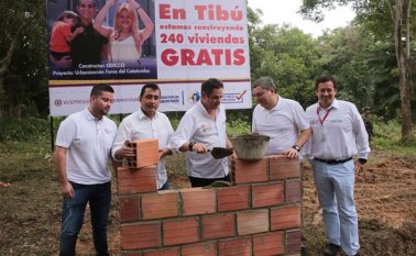 El vicepresidente germán vargas lleras puso el primer ladrillo del proyecto Faros del Catatumbo. Archivo La Opinión
