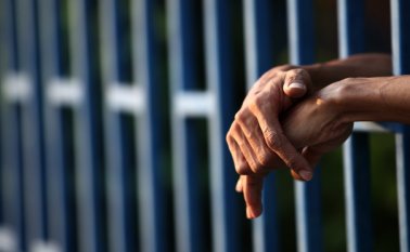 La necropsia realizada por el Instituto Nacional de Medicina Legal estableció que la mujer presentaba estallido vaginal por empalamiento. Colprensa