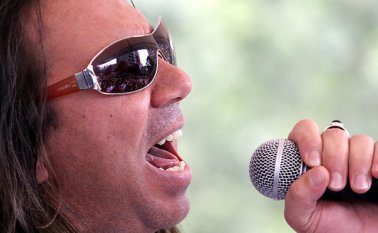 Hugo Restrepo, el primer guitarrista que tuvo Kraken en los 80, aseguró Elkin fue un abanderado de lo que él mismo denominaba poesía urbana y consideró que rompió los esquemas de su época porque fue el primero en concebir un proyecto de rock de manera profesional, con todos los sacrificios que eso requiere. Colprensa