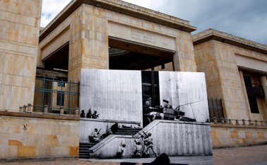 Toma del Palacio de Justicia por parte del M-19 y la posterior retoma por el Ejército, un hecho que aún enluta a la Nación. Colprensa