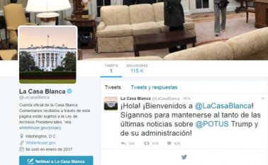 La cuenta @lacasablanca contiene un mensaje de bienvenidas y otro celebrando la intención de Trump de cumplir sus promesas de campaña Captura de pantalla