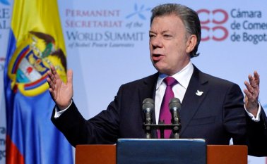 Al término del panel ‘Paz y Democracia: las voces de los premios Nobel de Paz’. AFP