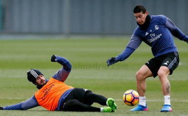 James Rodríguez durante el entrenamiento del viernes del Real Madrid. Real Madrid