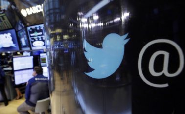 Los tuits ofensivos seguirán existiendo en Twitter si la gente los busca AP