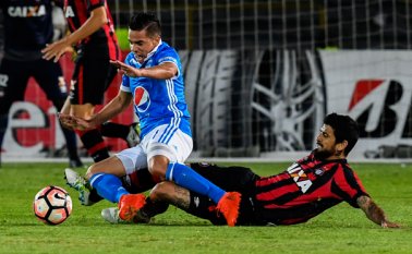 El cuadro 'embajador' lució desconectado y otorgó amplios espacios en defensa que fueron aprovechados por el once brasileño. AFP