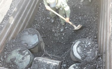 Así venían camufladas las canecas con el combustible. Suministrada