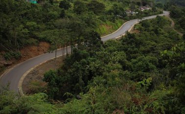 La vía de acceso, ejecutada por la Gobernación, completa más del 80 por ciento de avance. Cortesía