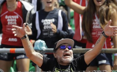 Diego Maradona trabajará ahora para la Fifa. AP