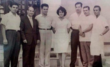 De izquierda a derecha a: Sergio Corzo Mantilla y Gregorio Coronel Becerra del departamento de Pediatría; al médico Sanguino, que se radicó posteriormente en Estados Unidos donde vive actualmente; Josefa Caro de Villamizar, ginecóloga; Jorge Cruz, anestesiólogo, Juan Agustín Ramírez Calderón, también pediatra y Luis Emilio Morales Barranco del departamento de Medicina Interna y Hematología. La Opinión
