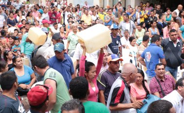 En agosto se realizó el lanzamiento de las tres propuestas de reconversión socio laboral. Los pimpineros firmaron un compromiso de dejar las pimpinas para poder acceder a un negocio legal. Cortesía