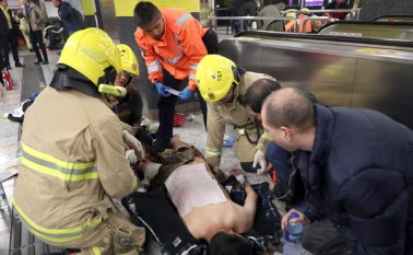 Los incidentes son poco frecuentes en el metro de Hong Kong, considerado como muy seguro. AFP
