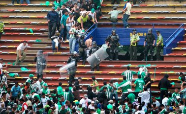 Disturbios en los estadios. Colprensa