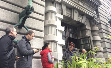 La semana pasada, un tribunal ratificó la suspensión a la restricción migratoria del presidente Donald Trump a los viajantes de siete naciones predominantemente musulmanas, asestándole un nuevo golpe legal a la política migratoria del nuevo gobierno. AP