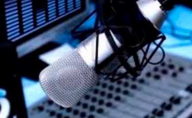 El servicio público de radiodifusión sonora es prestado en Colombia a través de 1.243 son emisoras FM y 353 AM. Internet | Referencial