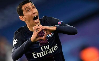 Di María celebrando el primero de sus goles frente al Barcelona. AFP