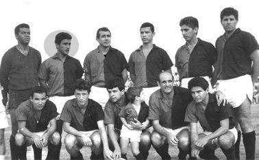 Una de las formaciones del cuadro motilón de 1967 en las que estuvo el desaparecido Juan Díaz reunió a los siguientes jugadores: de pies y de izquierda a derecha, Alejandro Sinisterra, Juan Díaz, Omar Ayala, Jaime Illidge, Víctor Pignanelli y Cleto Castillo. Hincados, en el mismo orden, Gilberto Ramírez, Walter Sosa, Liborio Ruilopez, Julio Brucessi y Elías Rincón. Archivo