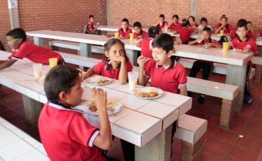 Un mes después de haber comenzado las clases, se adjudicó el Programa de Alimentación Escolar para Cúcuta. Archivo La Opinión