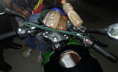 Los dos kilos de droga estaban en el tanque de la gasolina de la moto. Suministrada