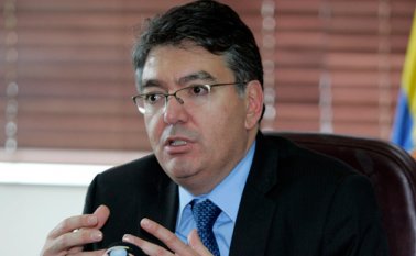 Mauricio Cárdenas, ministro de Hacienda, informó que se ha reunido con la Federación Nacional de Departamentos y el Ministerio de Minas, para buscar un equilibrio entre los precios del combustible y el financiamiento de los municipios. Colprensa