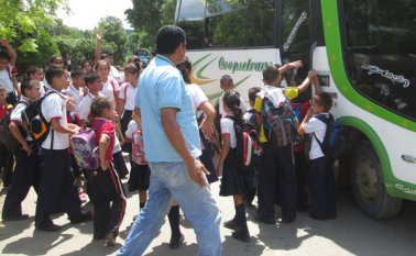 La iniciativa tiene el fin de evitar la deserción escolar. Archivo