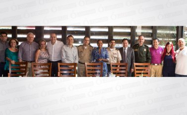 David Ararat,Gladys Navarro, el alcalde de Cúcuta, César Rojas Ayala; Esmeralda Rojas; Carlos Luna Romero; Guillermo Infante, el brigadier general Jaime Carvajal; Mabel Lara, el brigadier general Antonio Beltrán; el gobernador William Villamizar Laguado; el brigadier general Gustavo Moreno; Juan Roberto Vargas, María Cecilia Hernández y Eduardo Cadavid. Juan Pablo Cohen