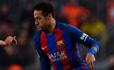 El Barcelona, el club brasileño Santos y una empresa operada por los padres de Neymar han agotado también su última apelación e irán a juicio. AFP