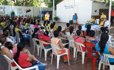 EL programa de Más familias en acción está realizando brigadas en los barrios para evitar que personas cobren por trámites que son gratuitos. Cortesía
