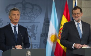 Los presidentes de Argentina, Mauricio Macri (derecha), y España, Mariano Rajoy, destacaron en Madrid su preocupación por el deterioro continuo de la situación política y económica en Venezuela. AFP
