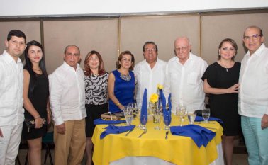 Reynel Garnica, María Isabel Aponte, Juan Carlos Brahim, María Eugenia Barbosa de Brahim, Sofía de Figueroa, Jaime Figueroa, Álvaro Gil, Anita de Uribe y Gabriel Uribe. Luis Alfredo Estévez