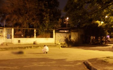 Orlando Páez murió en la mitad de la carretera tras correr para intentar salvarse del ataque a bala. Cristian Herrera