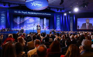 El presidente Donald Trump fue recibido como un verdadero héroe, ya que la conferencia llevaba años sin la presencia de un presidente de tendencia conservadora. AFP