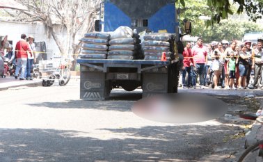 José Honorio Contreras murió tras ser golpeado por un camión de carga de cemento en el barrio Aeropuerto. Obando