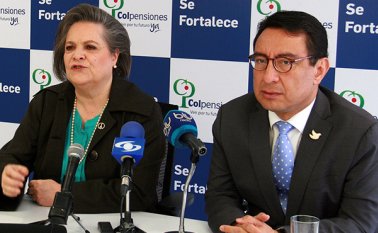 Clara López, ministra del Trabajo y Mauricio Olivera González, presidente de Colpensiones, informaron que con la reorganización de la entidad el Estado ahorrará $15.000 millones anuales. Colprensa