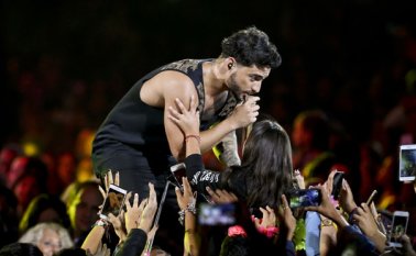 Tiene más de 20 millones de seguidores en Instagram, 23 millones en Facebook y 3,5 millones en Twitter, y su canal oficial en YouTube, MalumaVEVO, cuenta con casi 7 millones de suscriptores y suma más de 4.000 millones de vistas con videos como "Cuatro babys", "Sin contrato", su colaboración con Ricky Martin "Vente pa' ca" y "Chantaje" de Shakira. AP