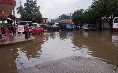 Así lucen las calles de la parada cada vez que llueve. Angélica Rojas