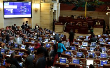 La reforma estipula que el partido en que quede convertidas las Farc al estar ya totalmente desmovilizadas, tendrá derechos a tener cinco curules en el Senado y cinco más en la Cámara, pero de forma temporal por dos periodos legislativos. Colprensa