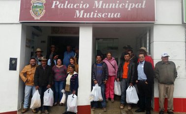 En Mutiscua se entregó a 20 productores la certificación en buenas prácticas agrícolas. La meta es certificar en los próximos años a 450 fincas. Cortesía