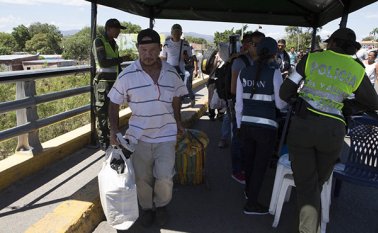 Según datos de la Dian, por cada puente ingresan de 400 kilos de carne al menudeo, el equivalente a una res viva. Archivo