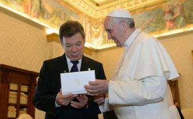 El pasado mes de diciembre Santos y el expresidente Uribe se reunieron con el papa Francisco en el Vaticano. Archivo