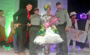 Momento de la elección y coronación de la Reina Departamental del Bambuco. @DiproCucuta